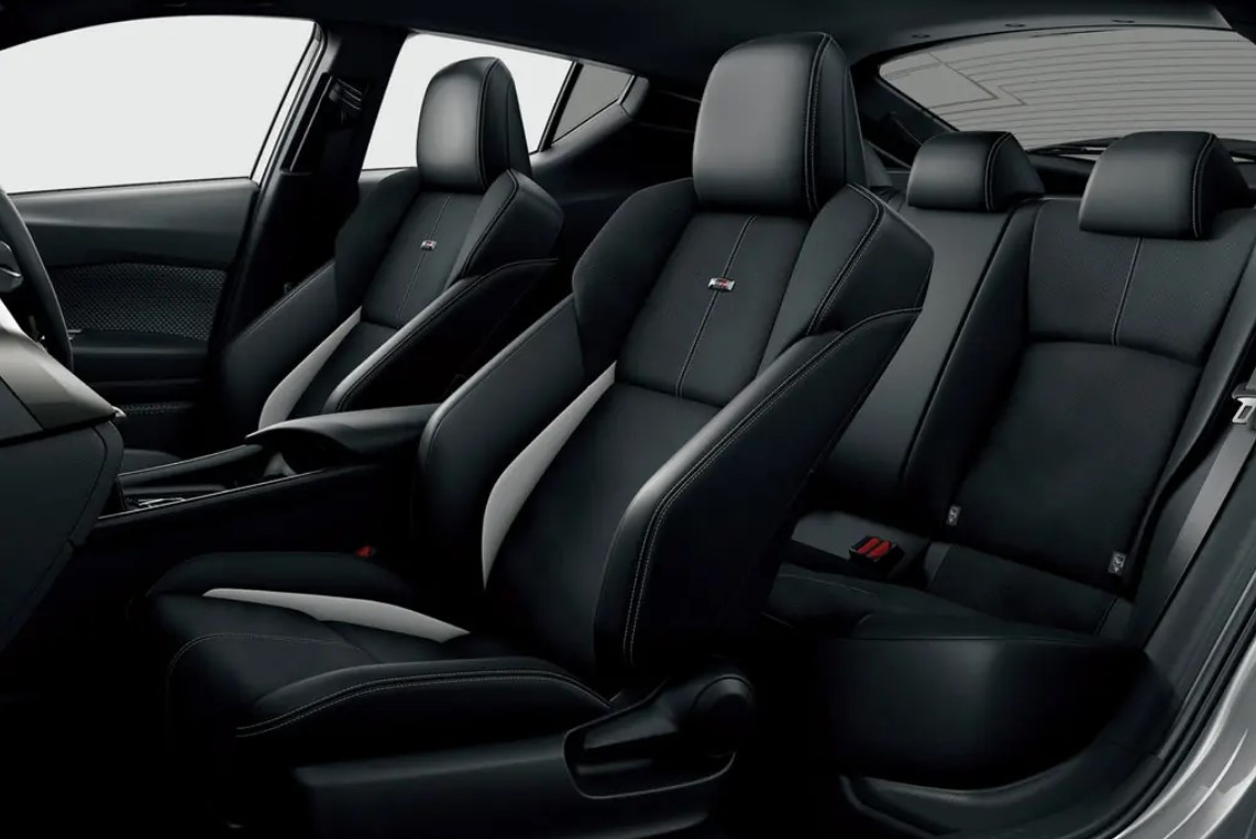 Фото салона Фото Toyota C-HR 2019 года