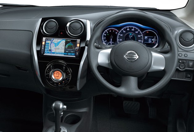 Nissan Note 2012 фото салона