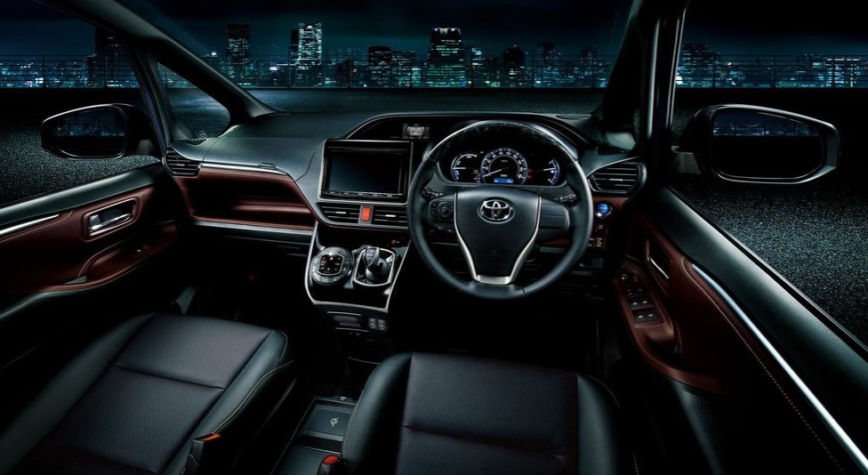 Toyota Esquire 2014