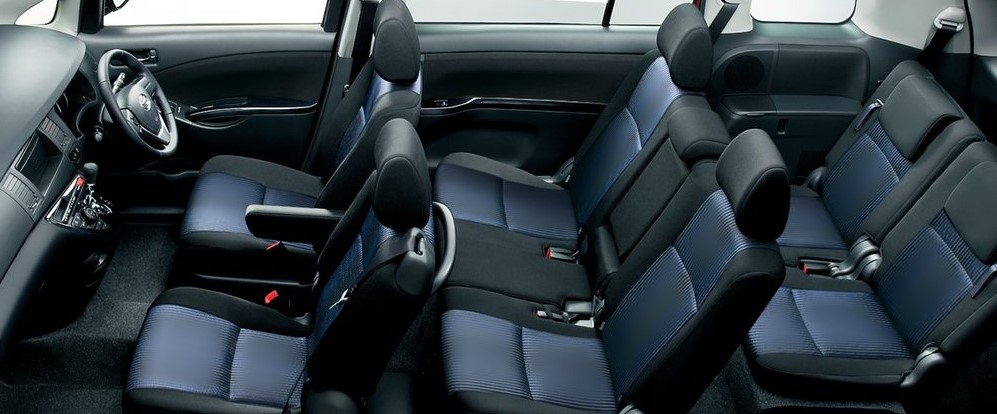 Toyota Isis 2-й рестайлинг 2009г фото салона