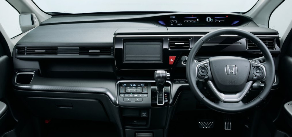 Honda Stepwgn рестайлинг 2017г фото салона