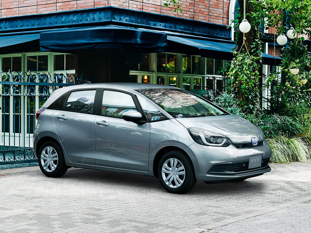 Пятидверный компактный гибридный хетчбэк Honda Fit
